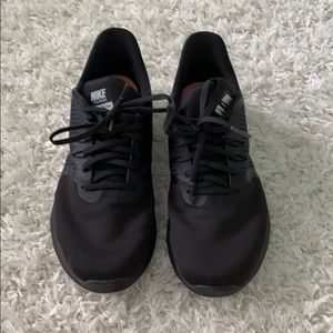 Black nike training shoes
